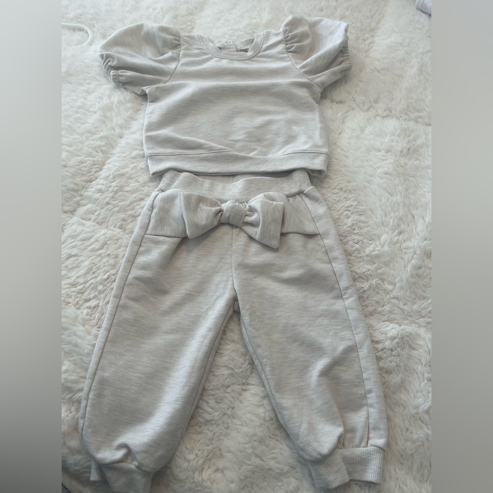 Like New! Habitual Kids Light Gray Bow Detail Set